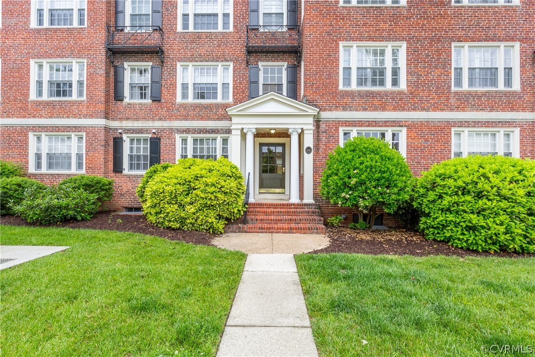 24 W Locke Ln Unit#U2