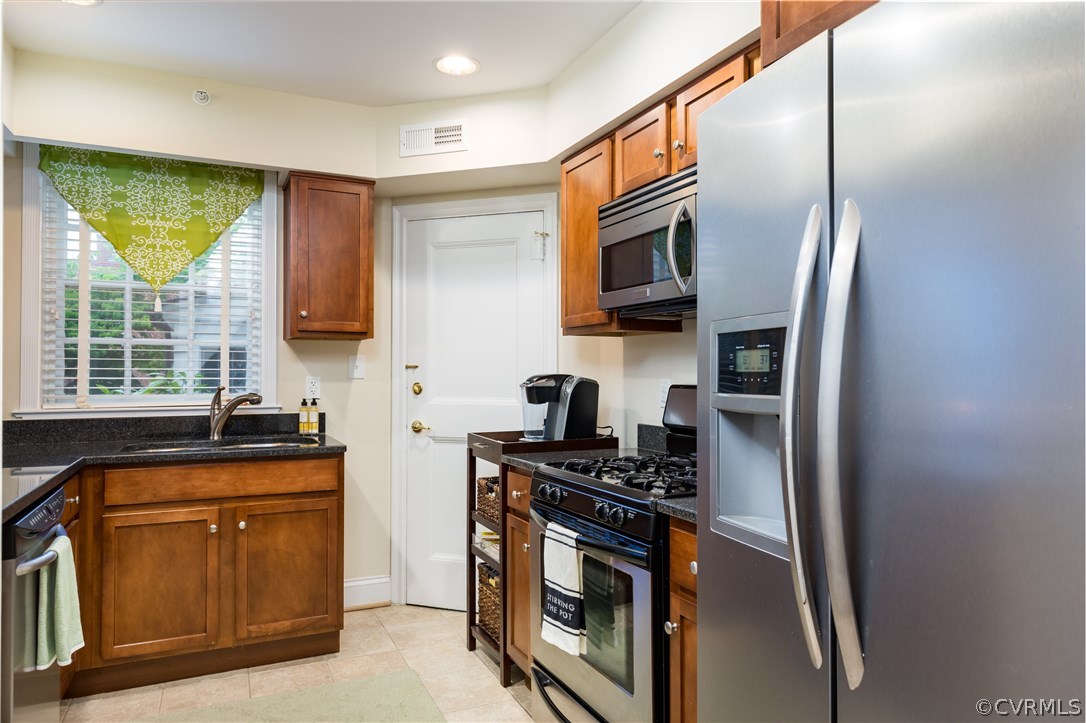 24 W Locke Ln Unit#U2