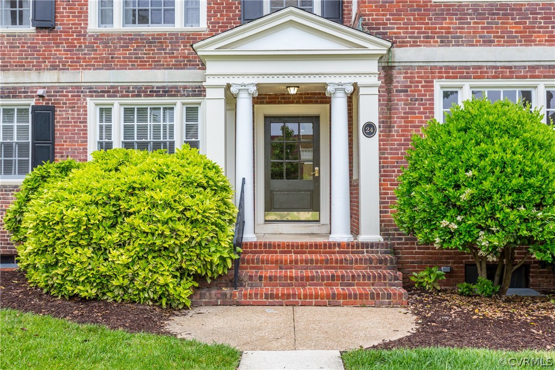 24 W Locke Ln Unit#U2