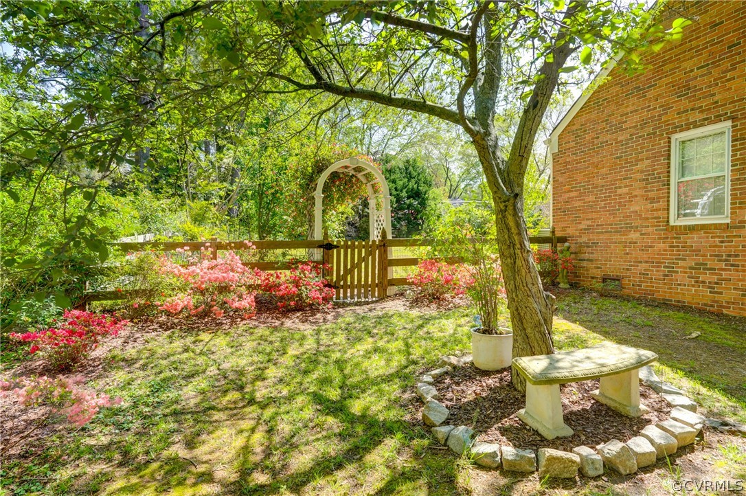 1609 Westcastle Dr