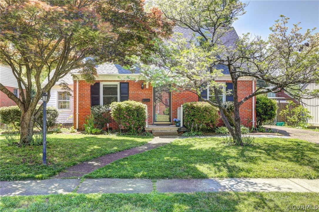 2417 Kenmore Rd