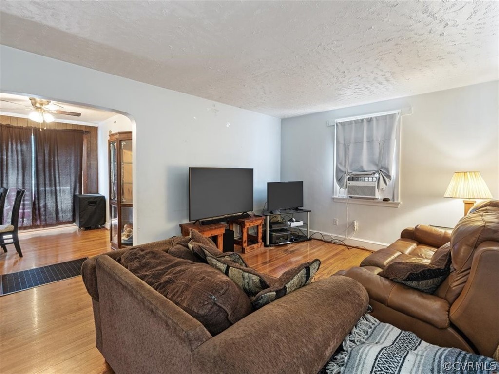 220 Royal Oak Ave