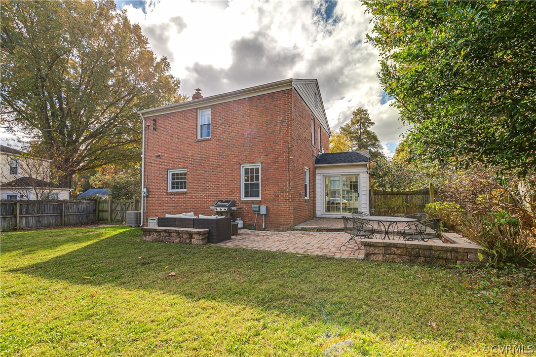 6206 Dustin Dr