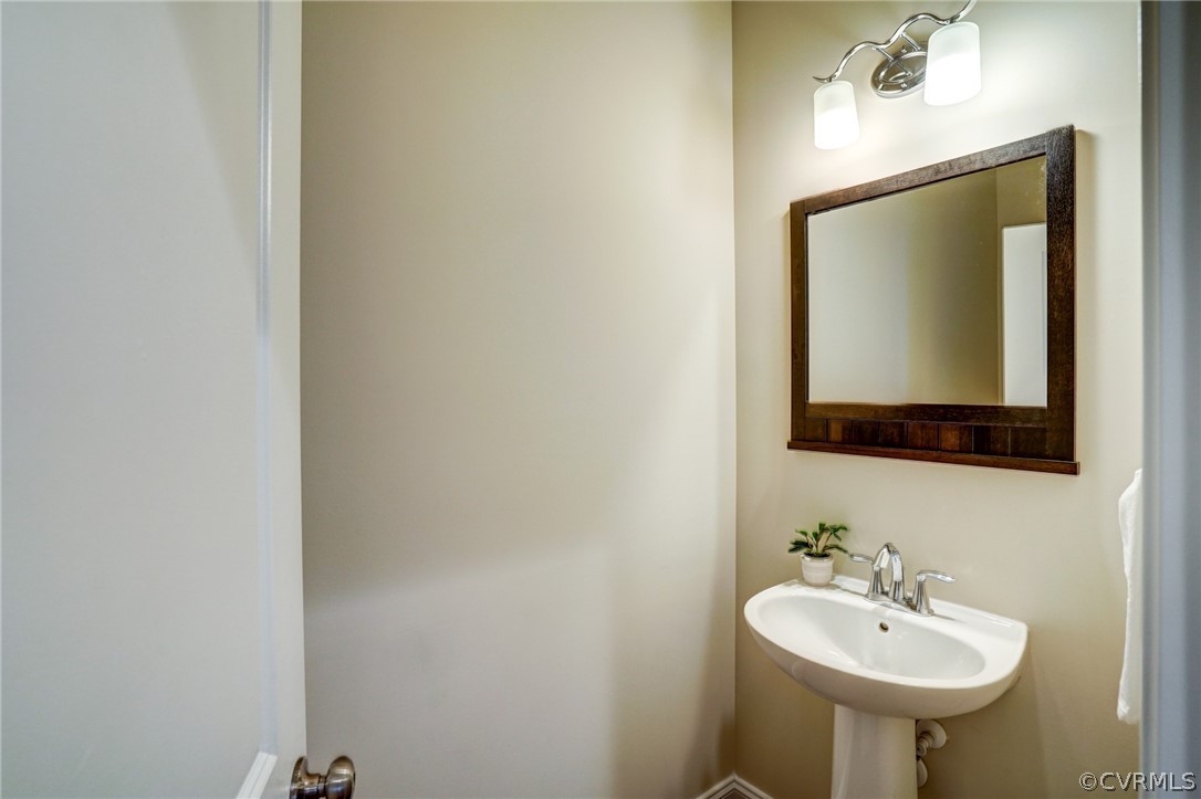 207 Thorncliff Rd