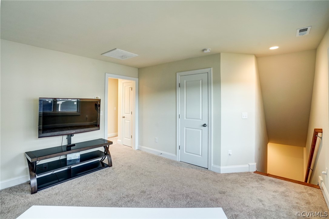 207 Thorncliff Rd