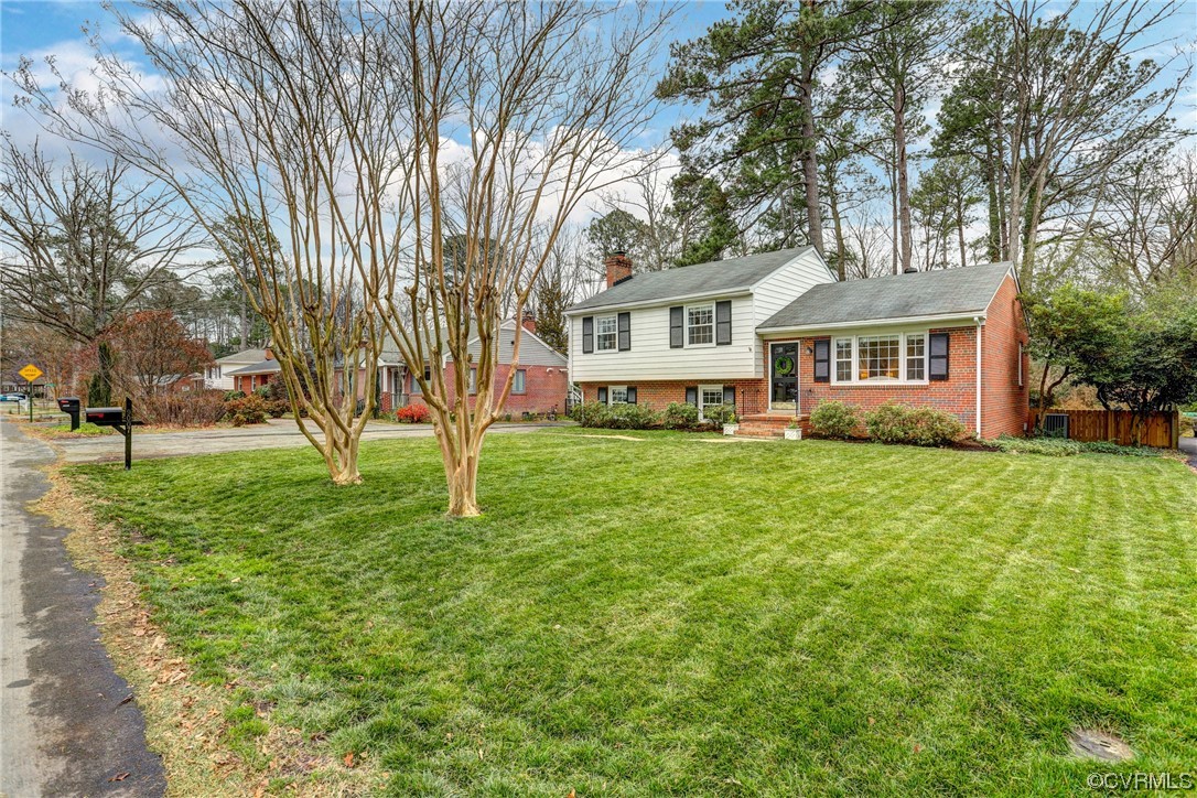 9007 Avalon Dr