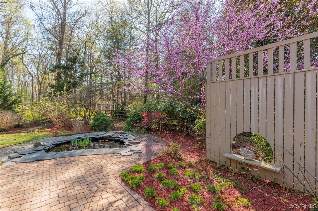 9523 Iredell Rd