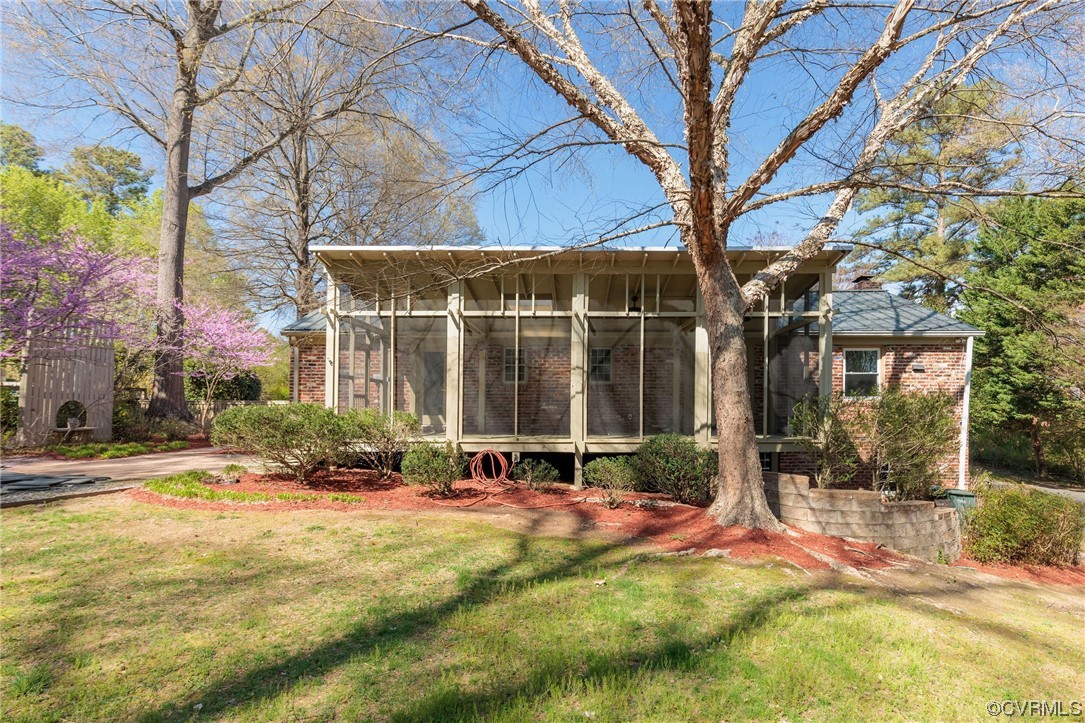 9523 Iredell Rd