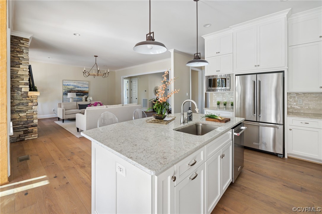 2211 Hollow Log Path