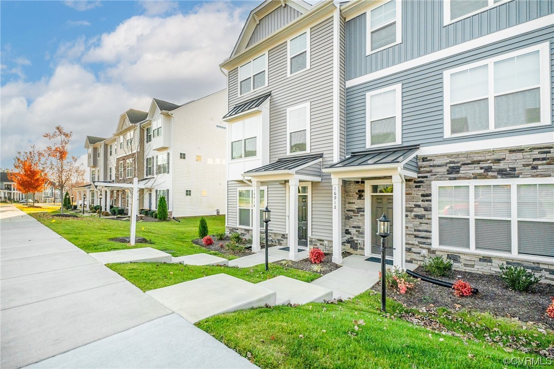 16918 Thornapple Run