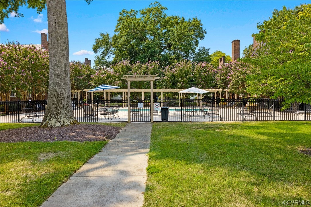 33 W Locke Ln Unit#U3