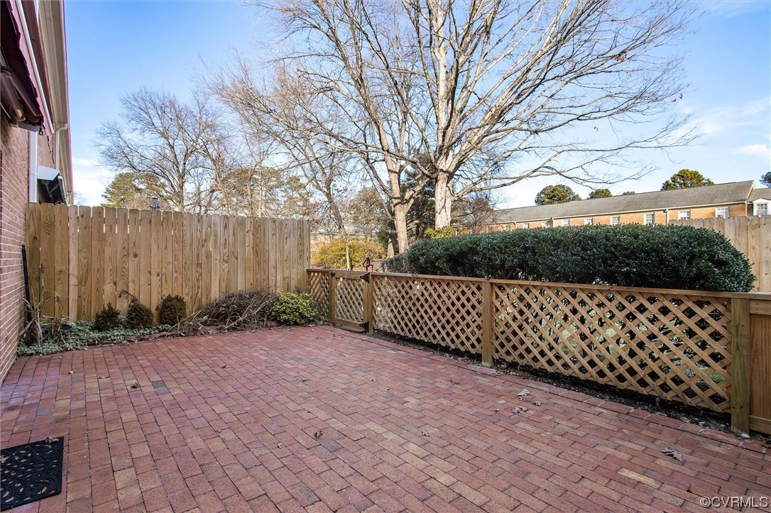 9135 Derbyshire Rd Unit#F