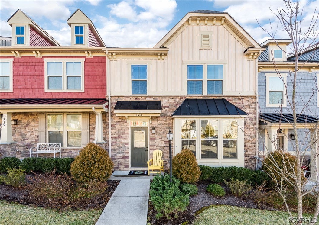 16633 Thornapple Run