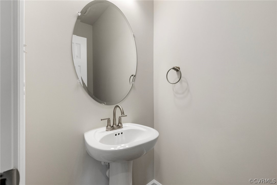 8425 Chimney Rock Dr