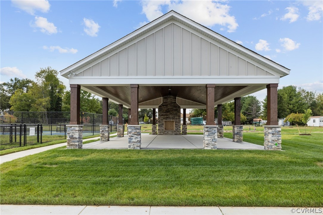 8425 Chimney Rock Dr