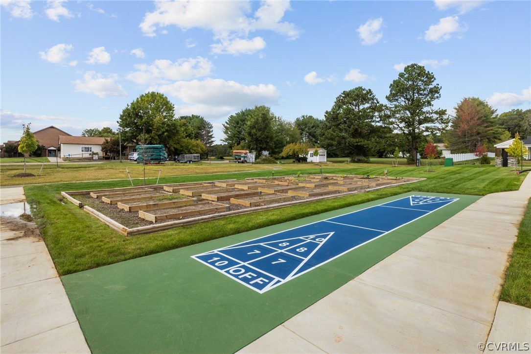 8425 Chimney Rock Dr