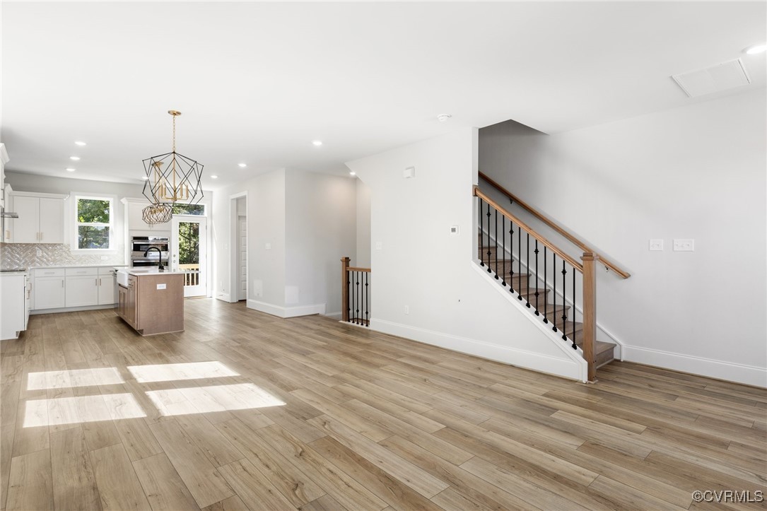 136 Avenda Ln