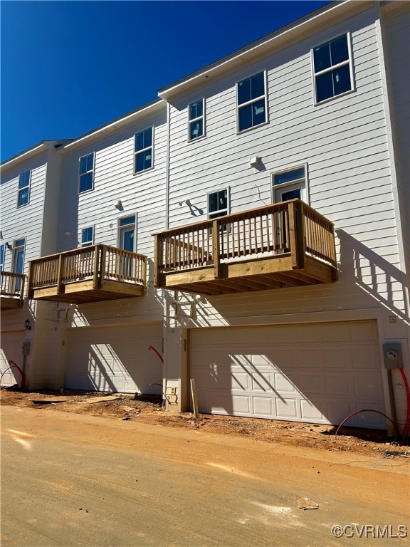 200 Avenda Ln