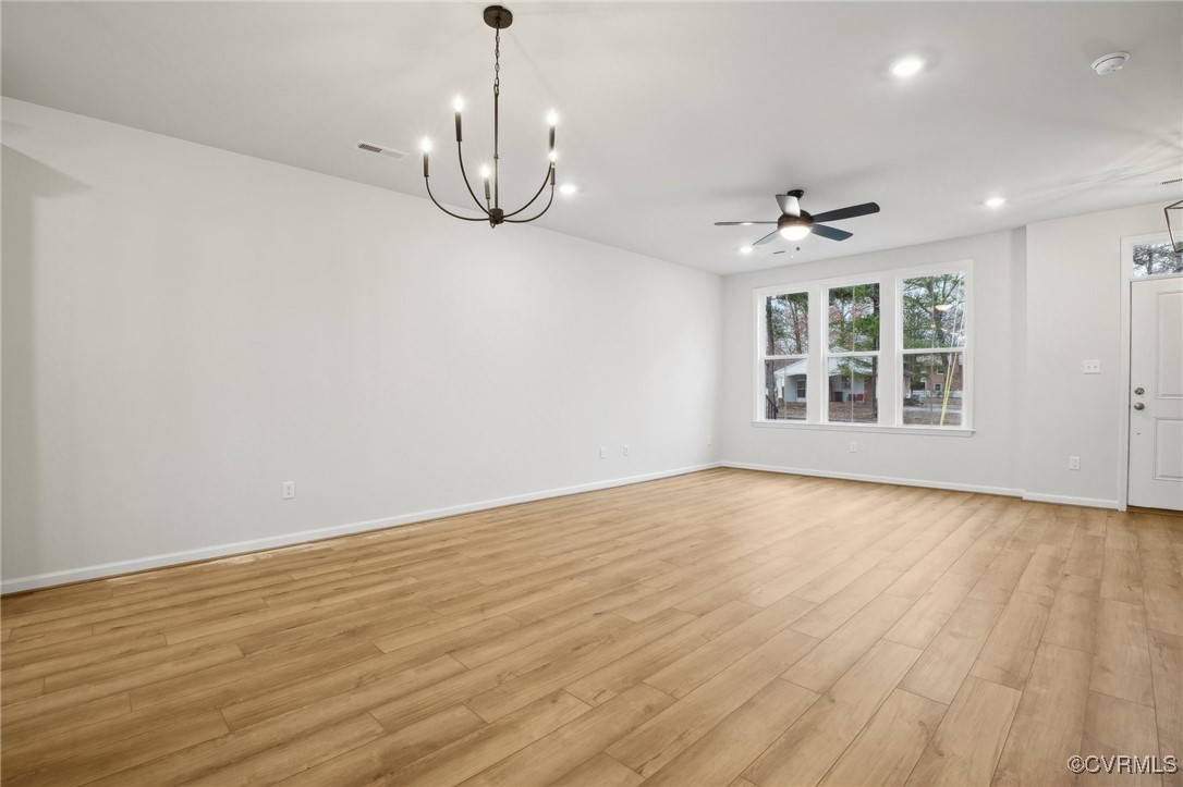 206 Avenda Ln