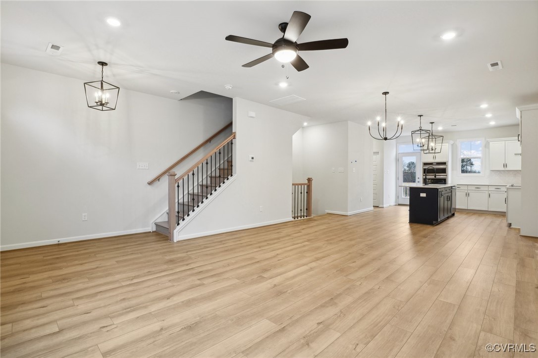 206 Avenda Ln