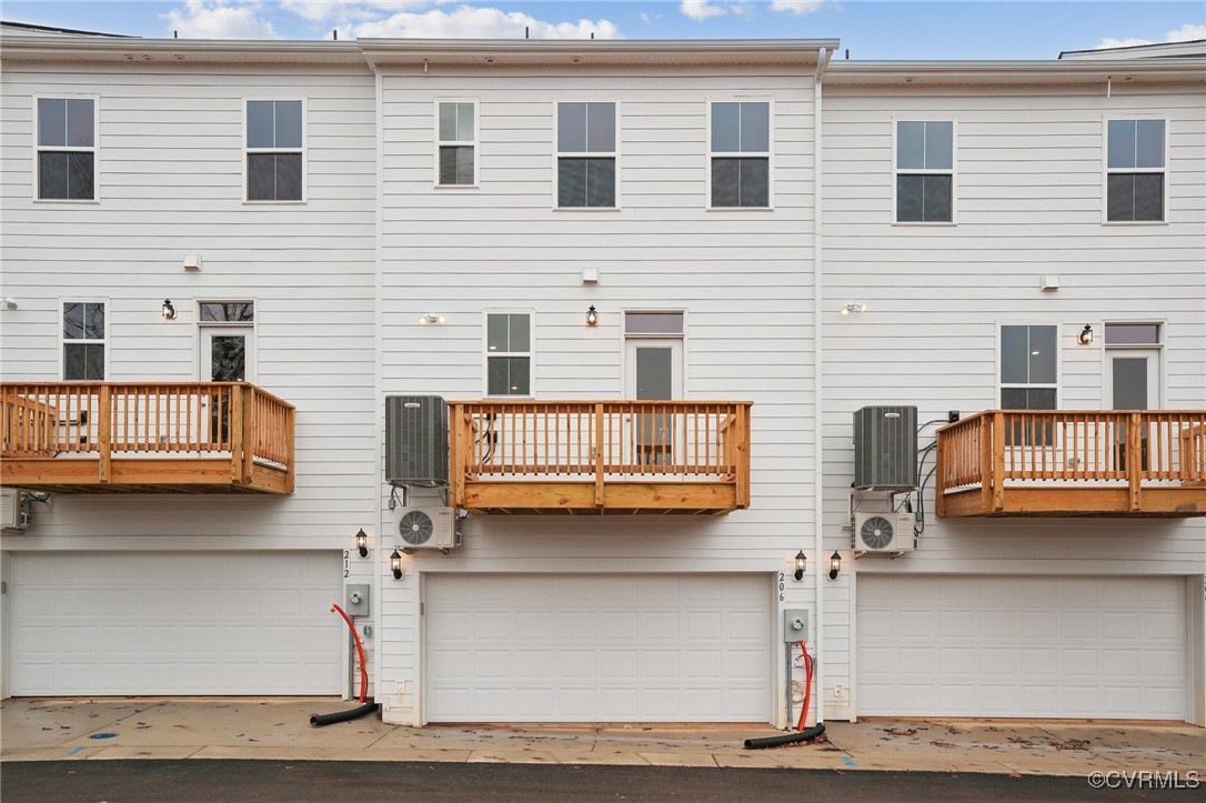 206 Avenda Ln
