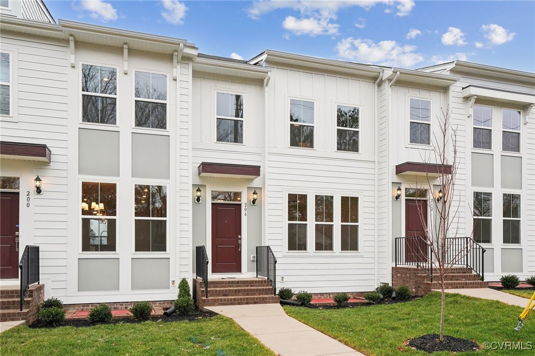 206 Avenda Ln