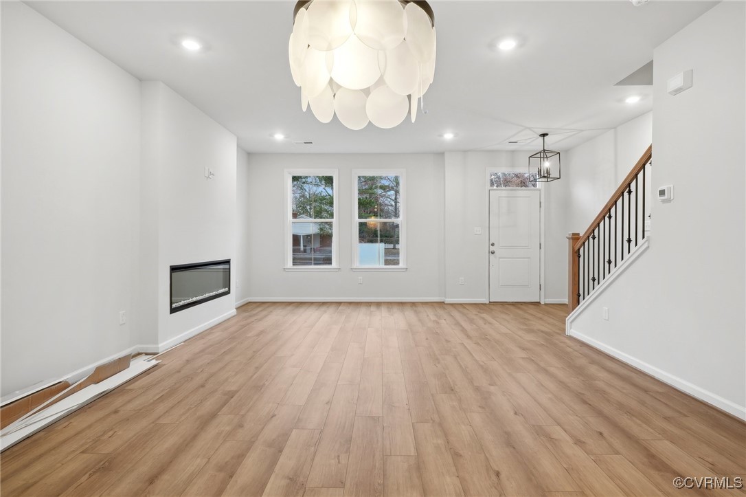 212 Avenda Ln