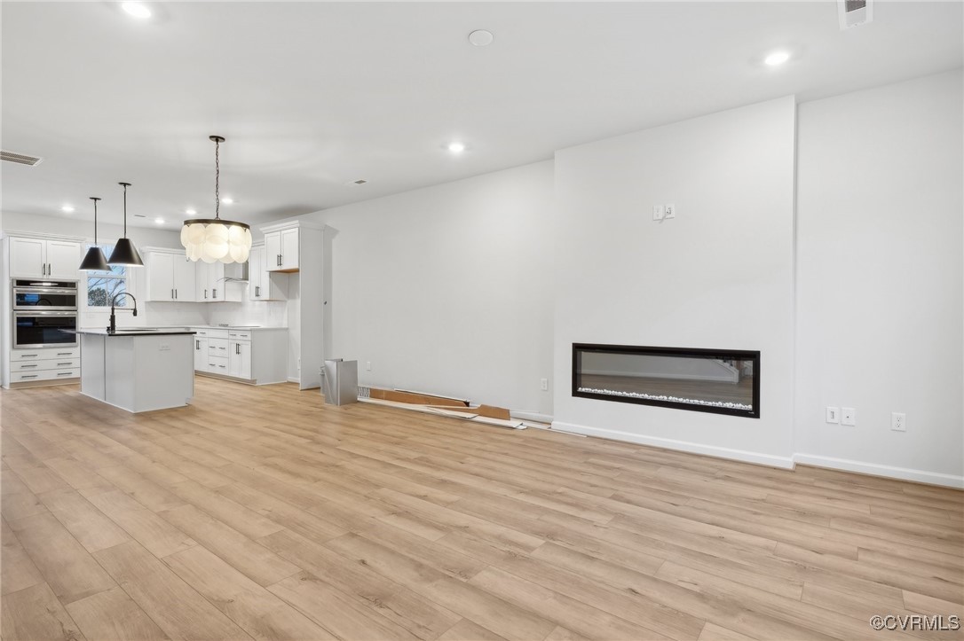 212 Avenda Ln