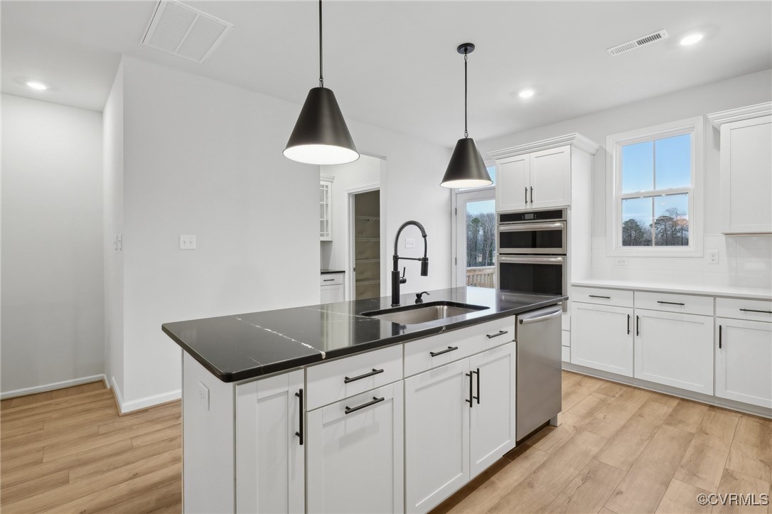 212 Avenda Ln