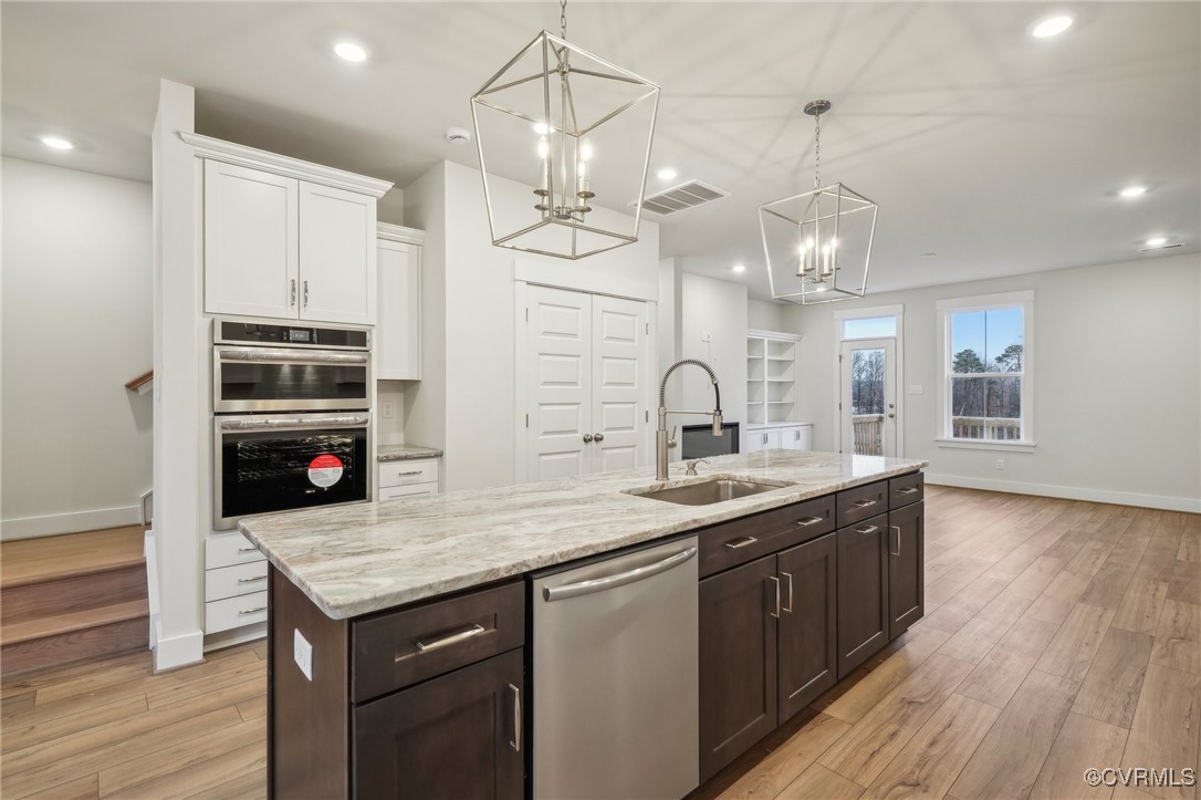 218 Avenda Ln