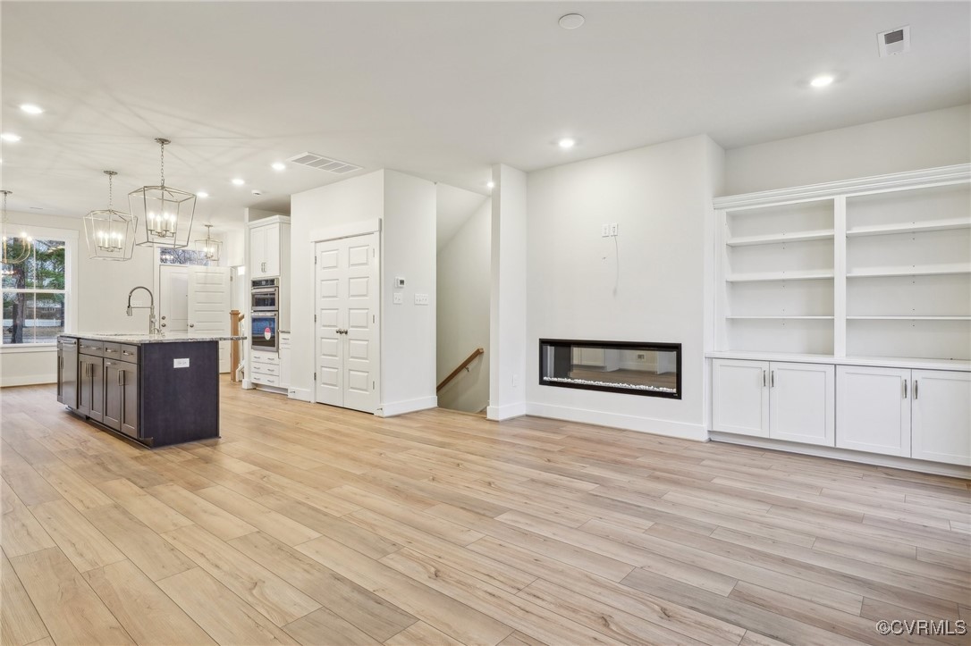 218 Avenda Ln