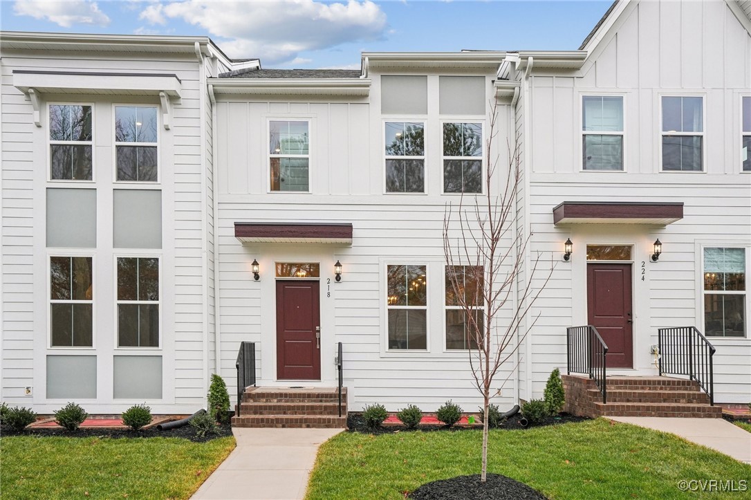 218 Avenda Ln