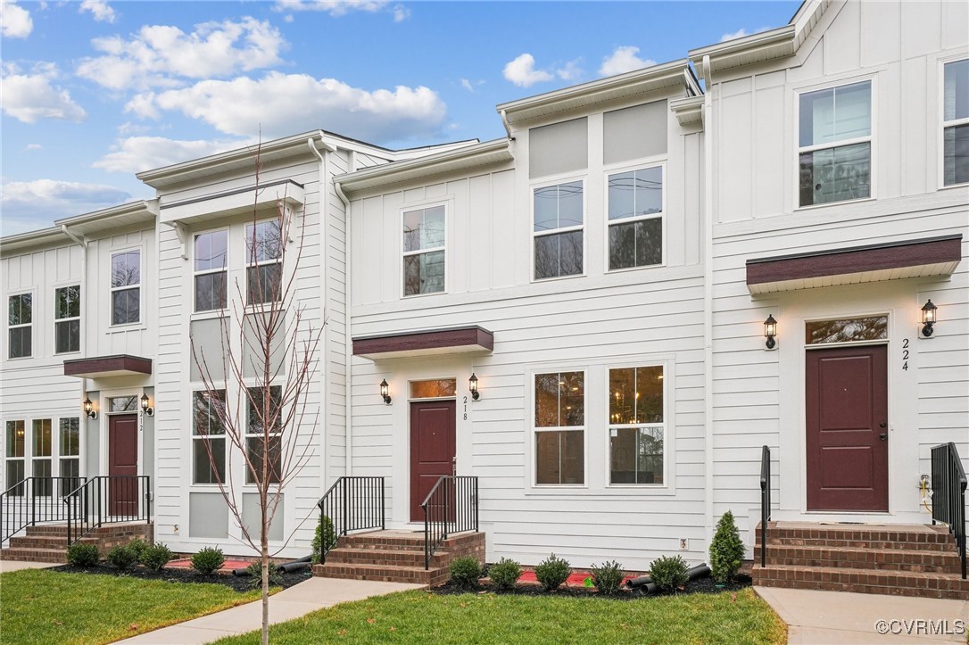 218 Avenda Ln