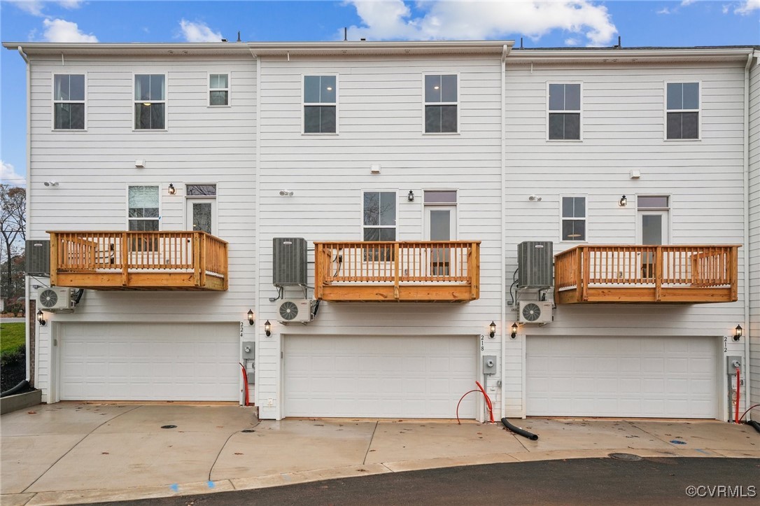 218 Avenda Ln
