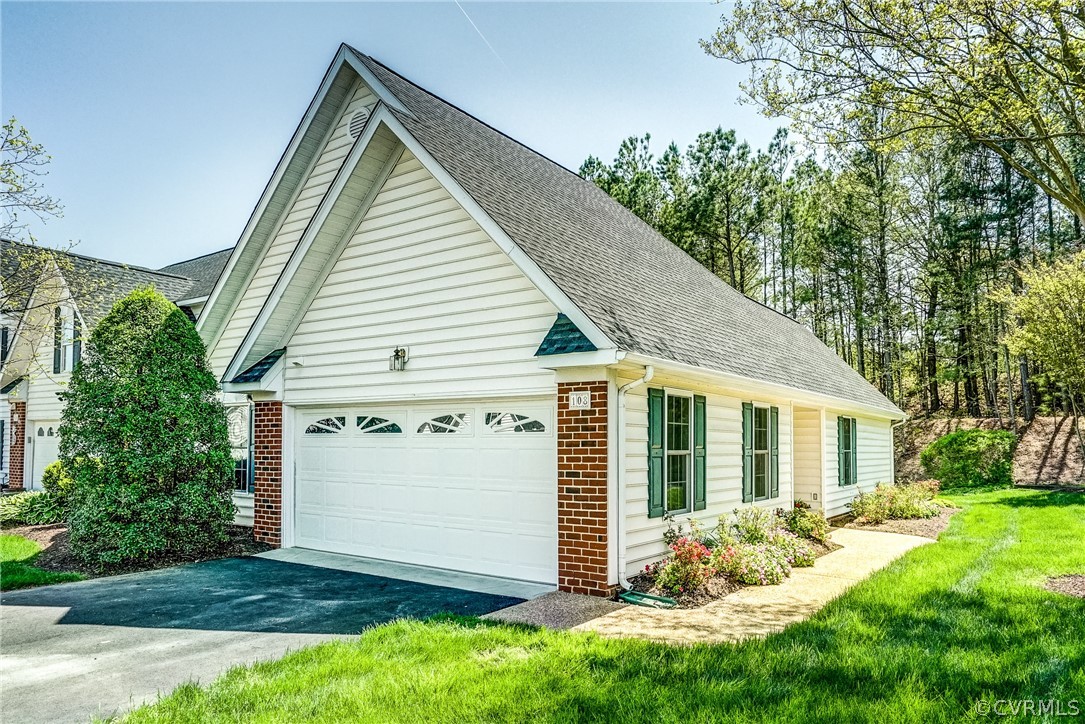 108 Carriage Point Ln