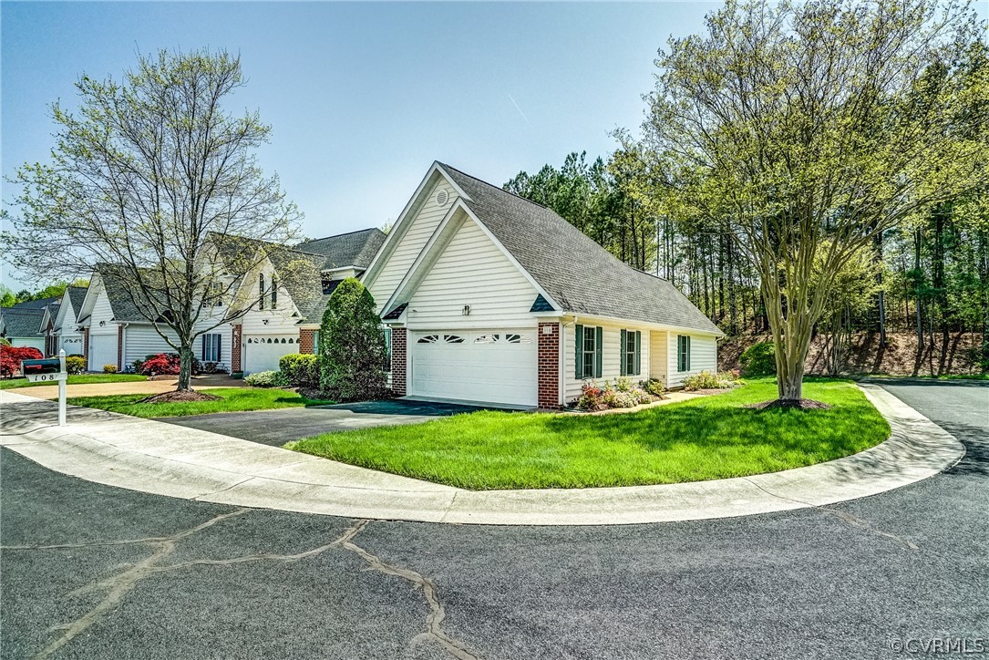 108 Carriage Point Ln