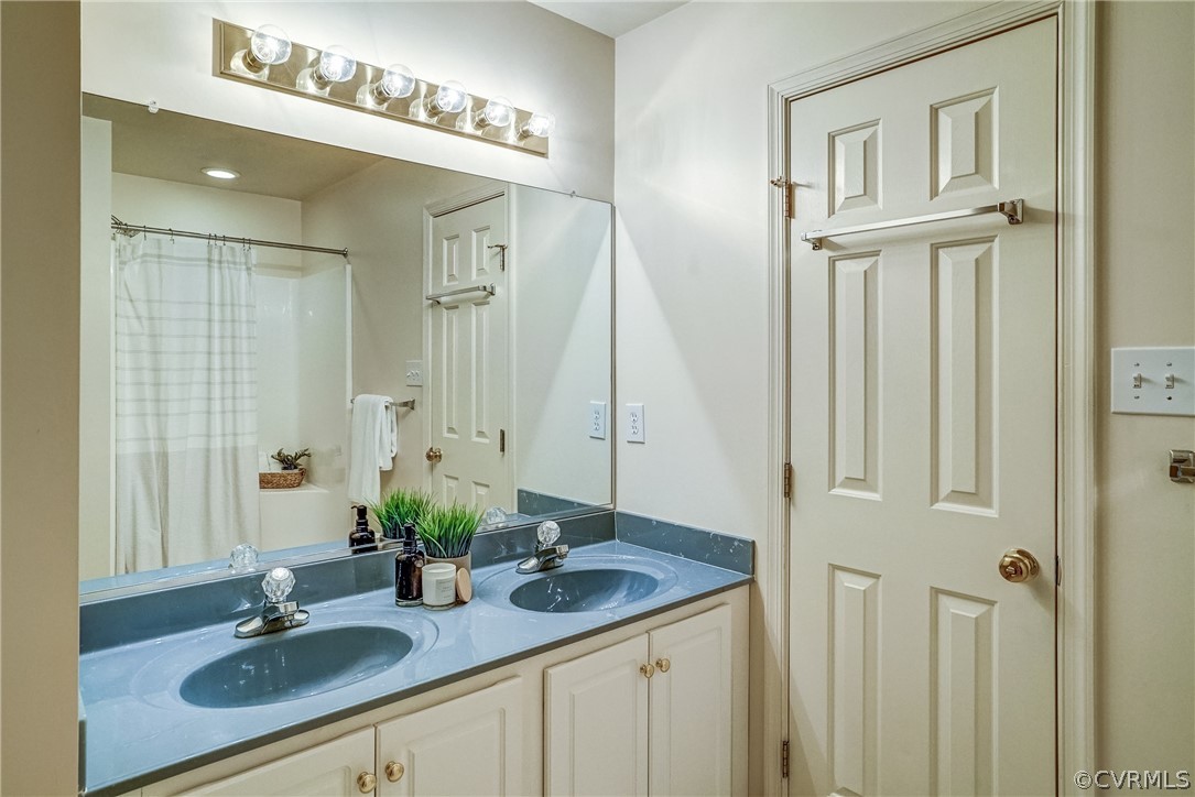 108 Carriage Point Ln