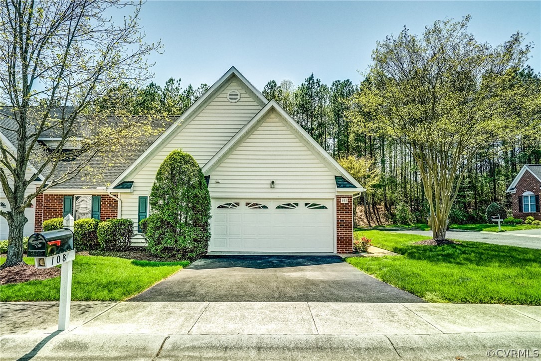 108 Carriage Point Ln