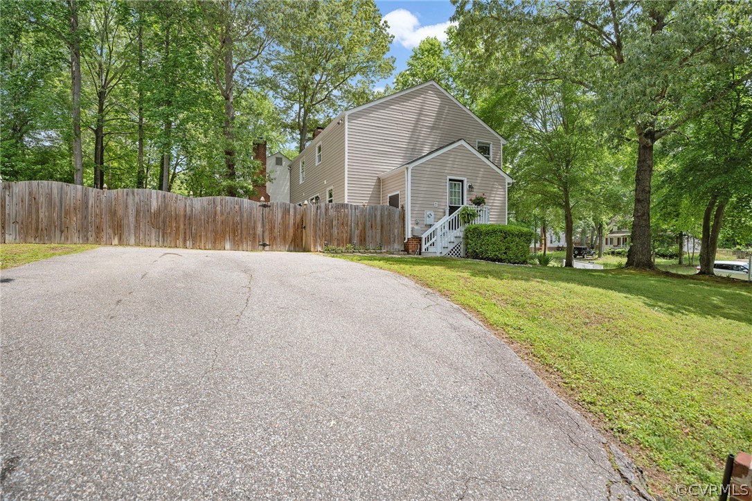 9912 Castle Glen Ter