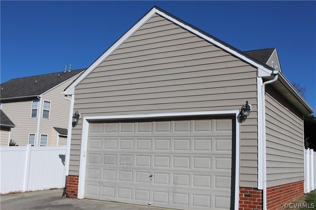 7124 Village Field Pl