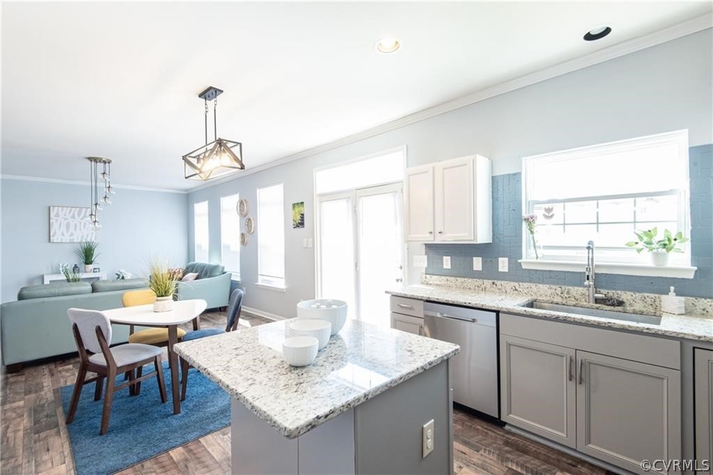 7124 Village Field Pl