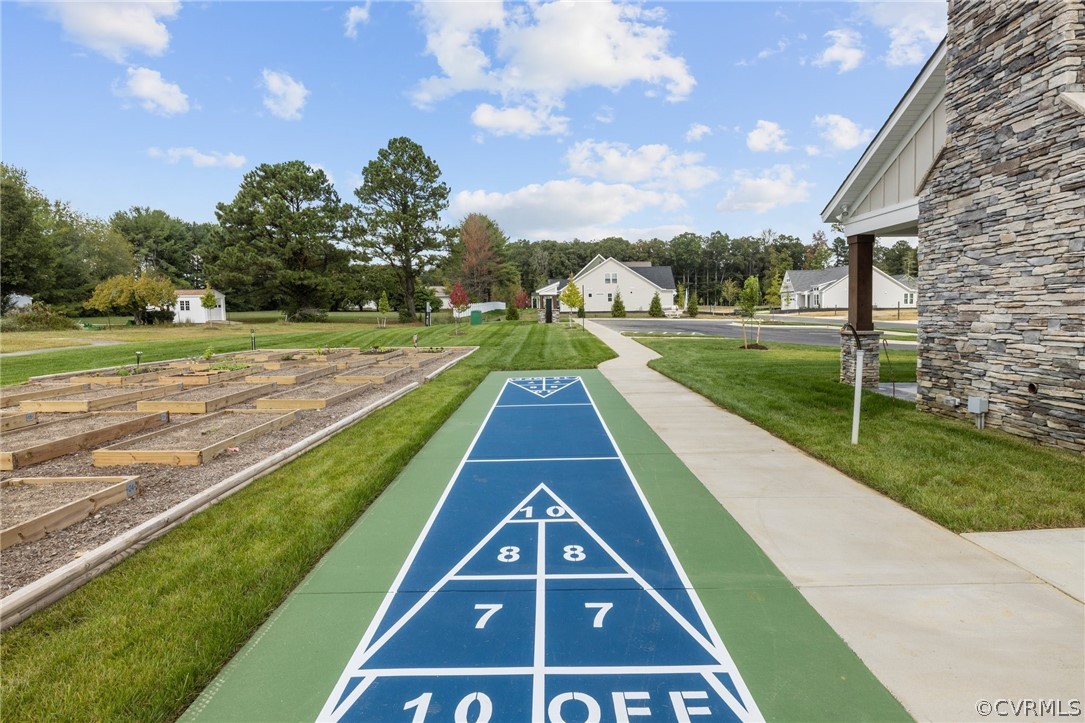 8477 Chimney Rock Dr