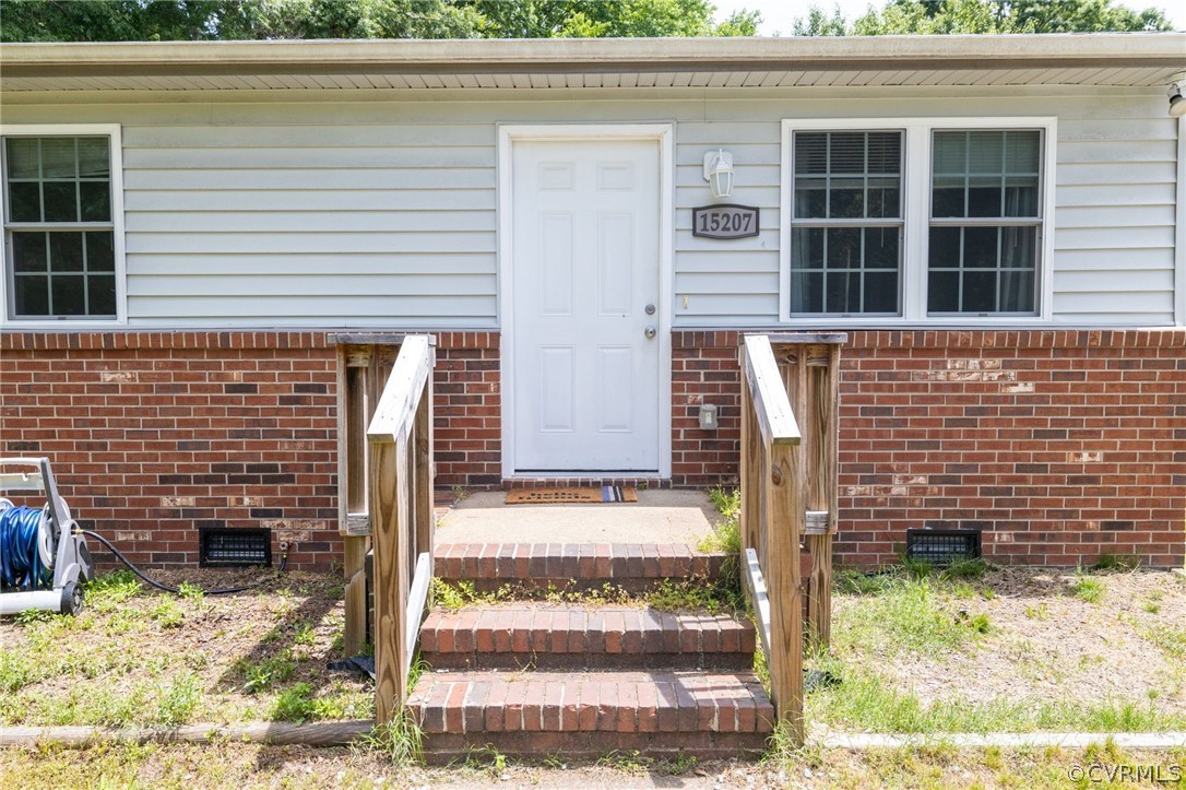 15207 Spruce Ave