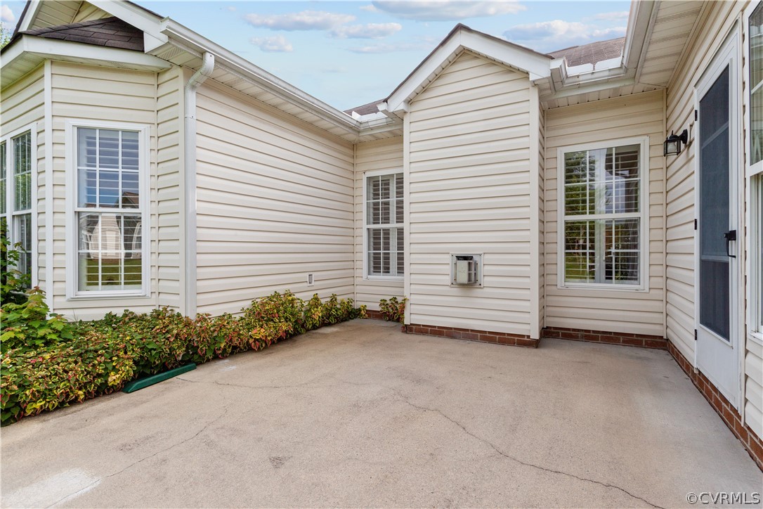 4120 English Holly Cir