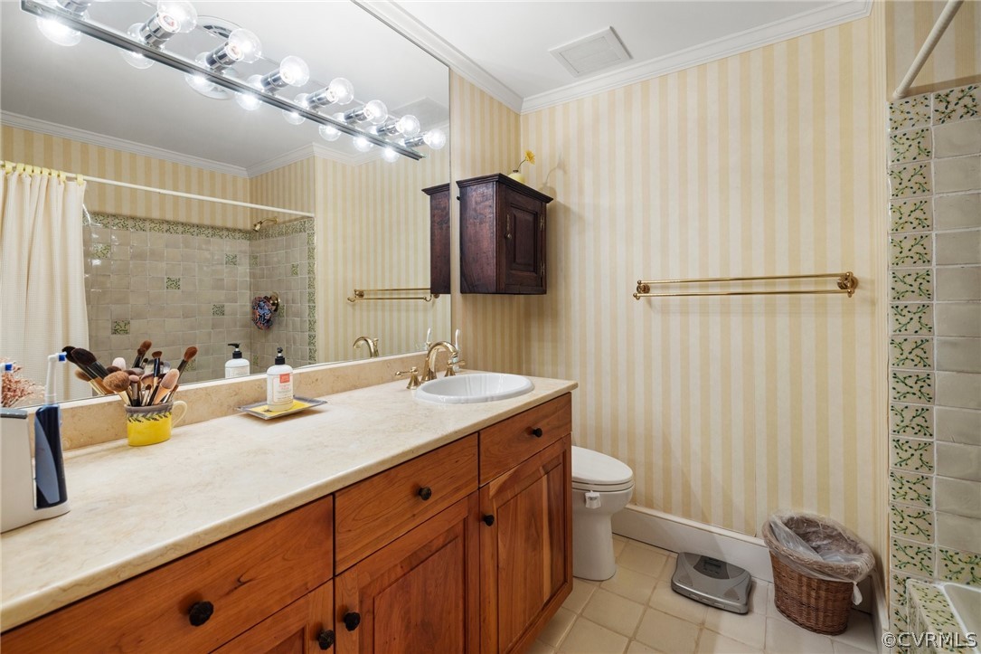 8703 Berwickshire Dr