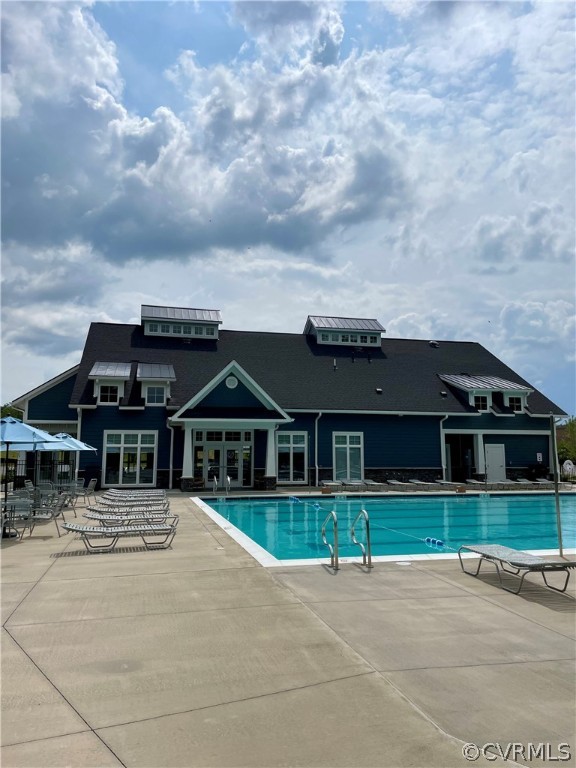 6101 Crosswinds Blvd