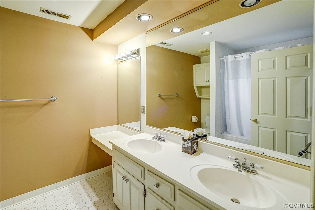 14270 Country Club Dr