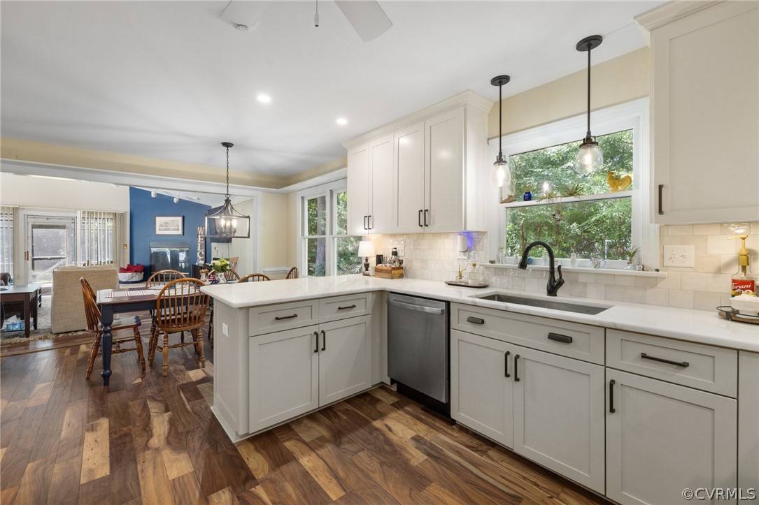 1608 Queens Point Dr