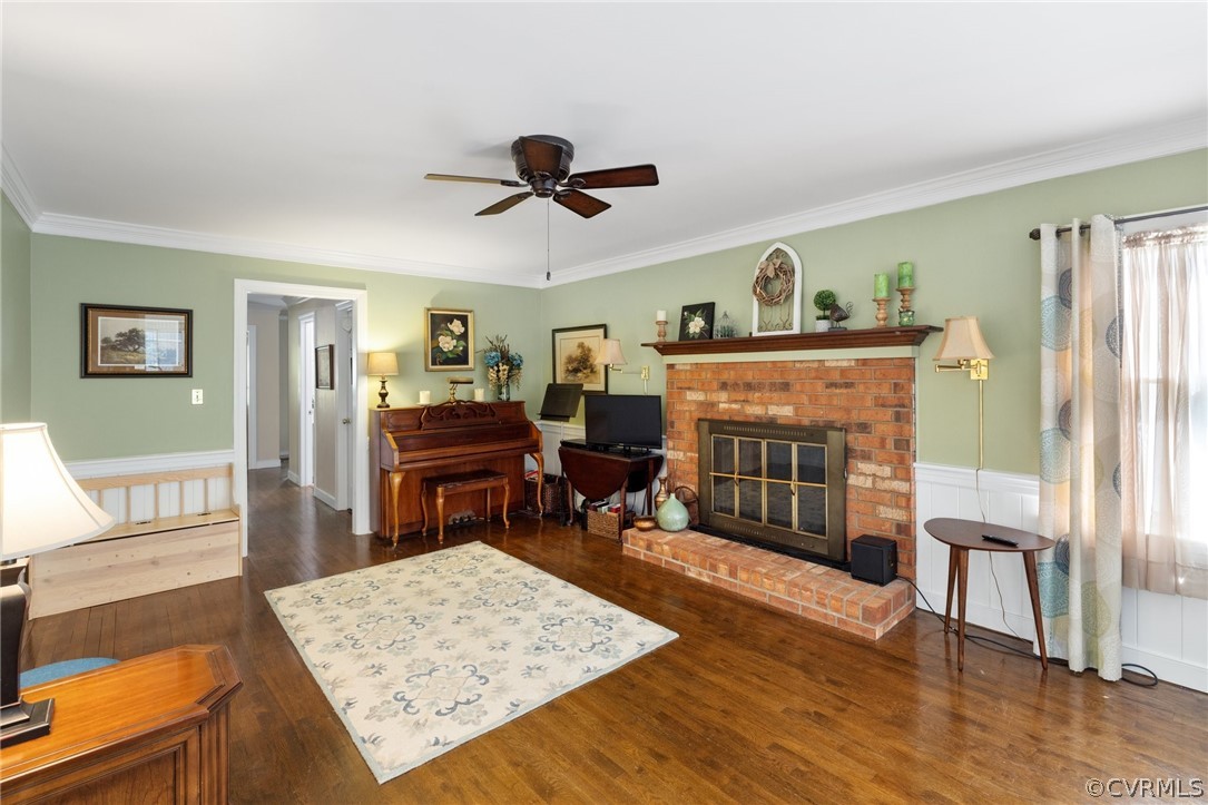 1608 Queens Point Dr