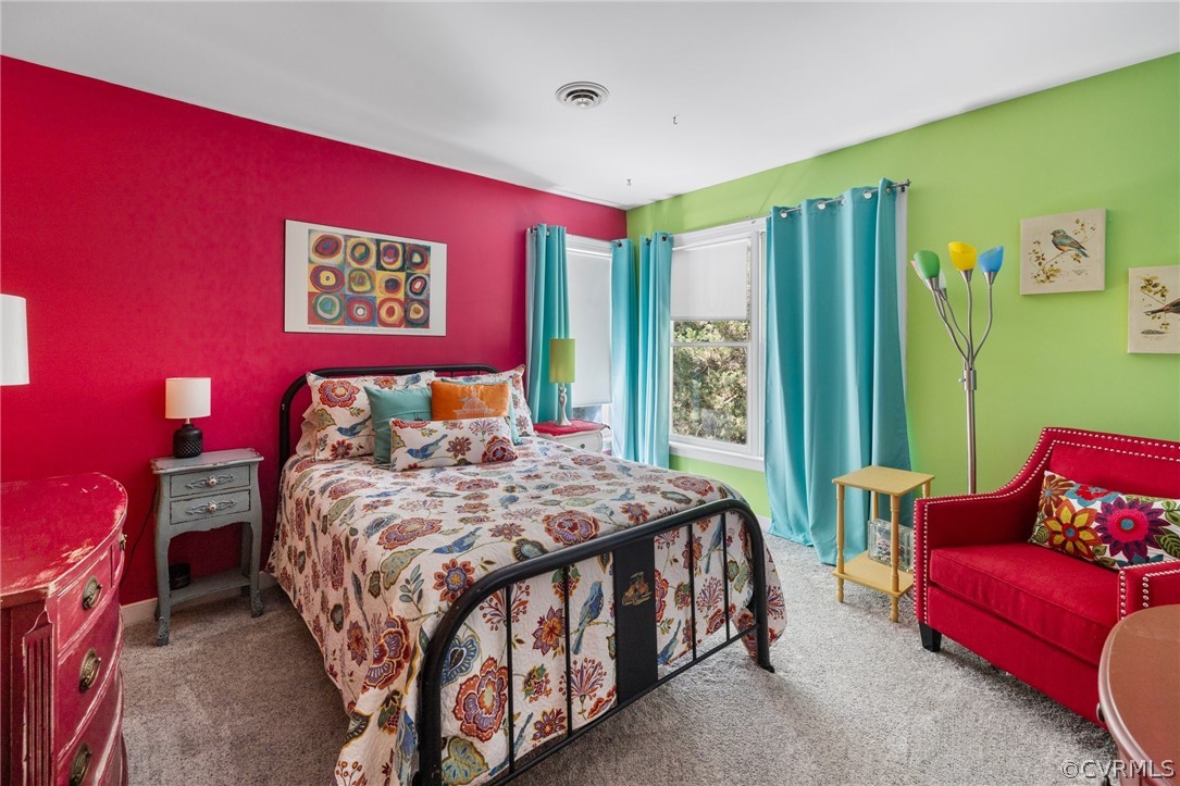 1608 Queens Point Dr